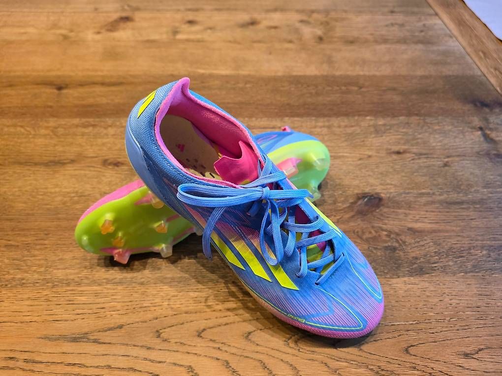 Chaussures hommes: Fussballschuhe Gr 42 – D'occasion à DOTTIKON par fabnico