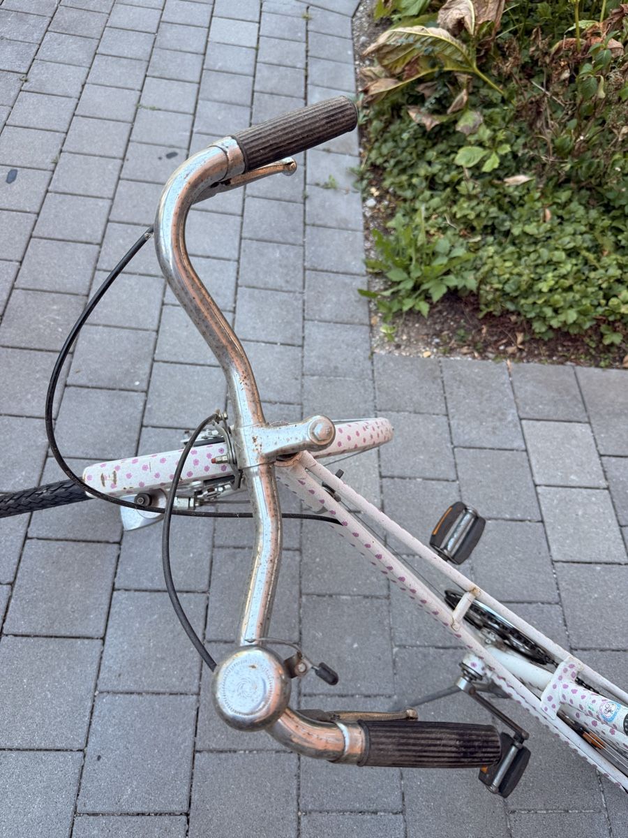 Biciclette: Weisses Velo mit pinken Blumen – Usato da Dübendorf venduto da elisa_kh 2