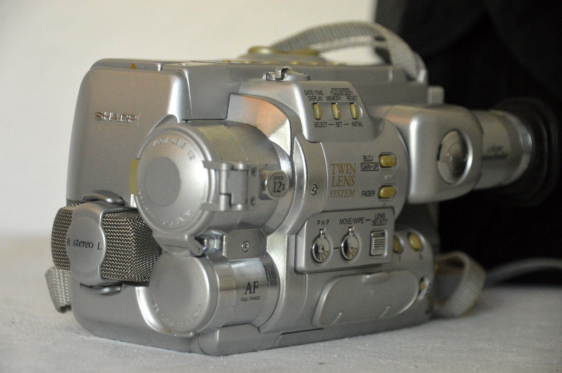 Sharp Videocamere: Camcorder Sharp VL-MX7S-SL Video8 caméscope – Difettoso da Collonges venduto da arashee 3