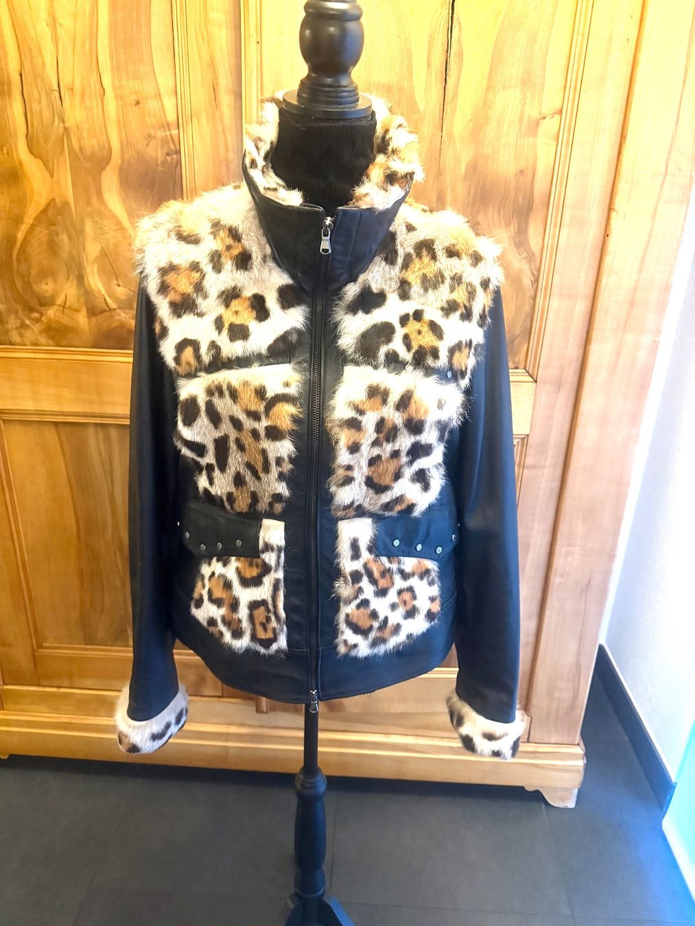 Giacche: VESTE Cuir, souple ,devant fourrure T 38 NEU – Nuovo (secondo la descrizione) da Porrentruy venduto da SYANKA