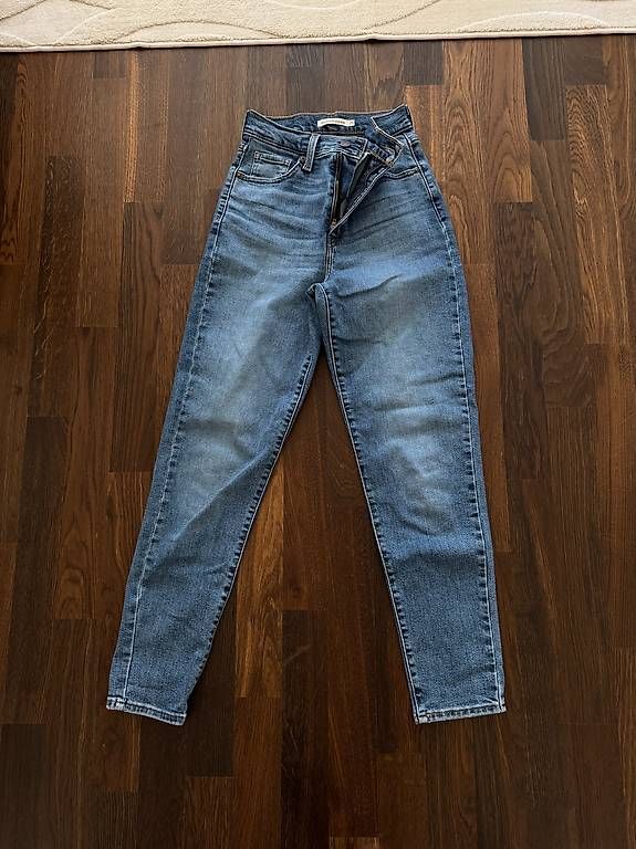Jeans: Levis MOM Jeans – D'occasion à Dietikon par mic_l9hy 1