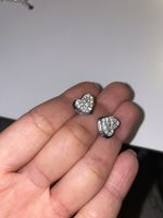 Guess Herz-Ohrstecker – silberfarben mit Kristallen  Elegant