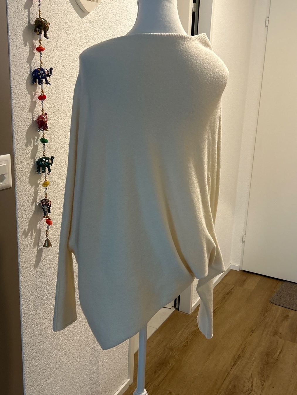 Pulls & Sweat-shirts: Oversize-Strickpullover Fledermausärmeln ecru mit Cashmere – D'occasion à Brunnen par Nala2929 5