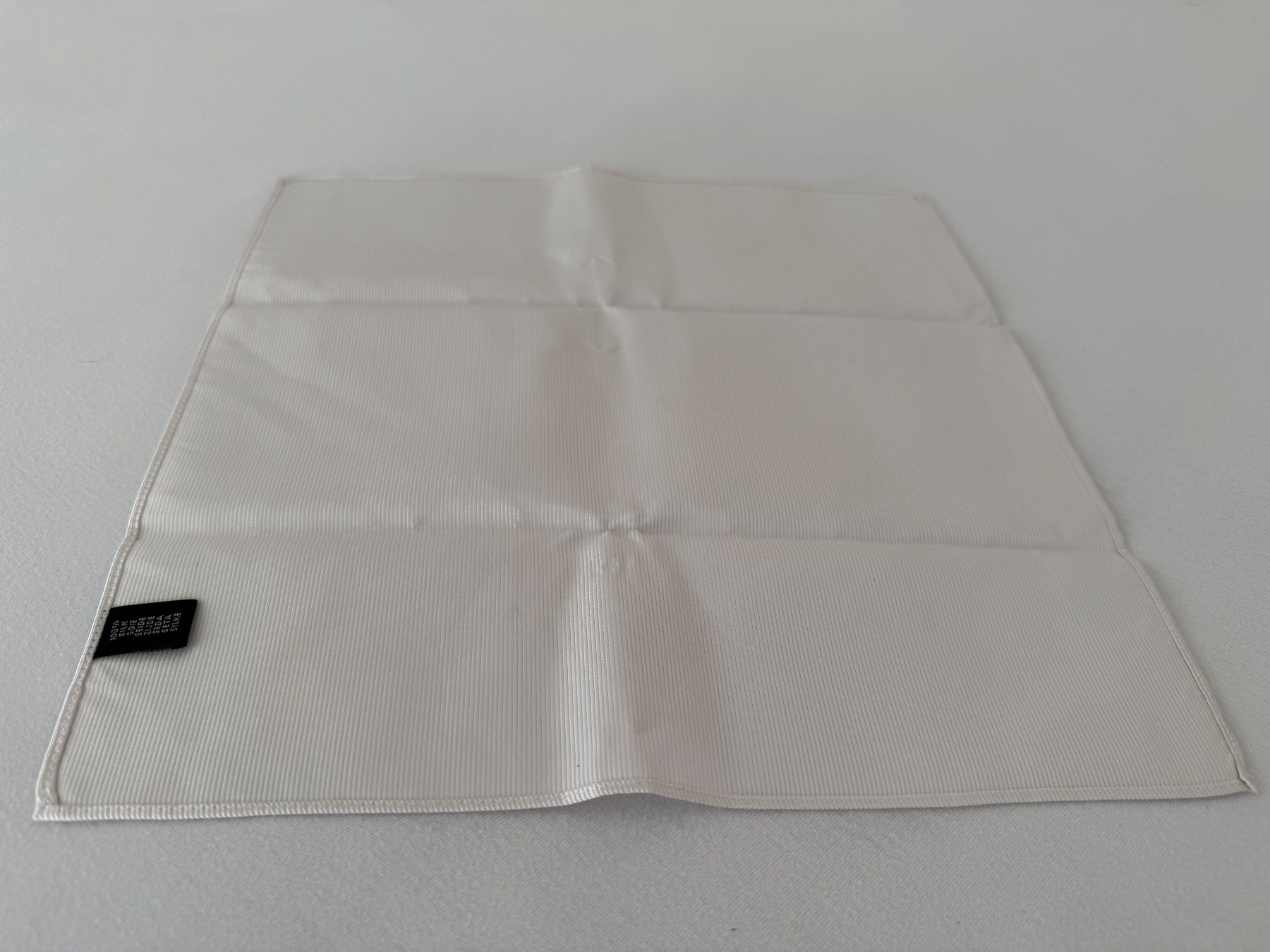Altro in  Abbigliamento & Accessori: Klassisches Einstecktuch aus 100% Seide – Nuovo (secondo la descrizione) da Pfäffikon SZ venduto da Redwulf34 2