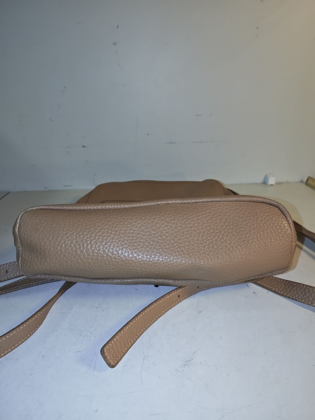 Esprit Rucksäcke: Rucksack von Esprit in beige, Lederimitat. (nov459) – Gebraucht aus Künten von Schnaepplihuus 8