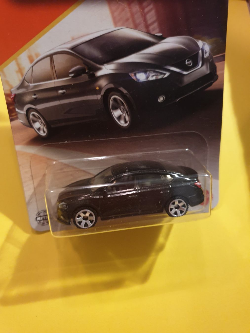 Matchbox Modellini d'auto: 2 x Matchbox 2016 NISSAN SENTRA – Nuovo e nell'imballaggio originale da Oftringen venduto da Rotor 5