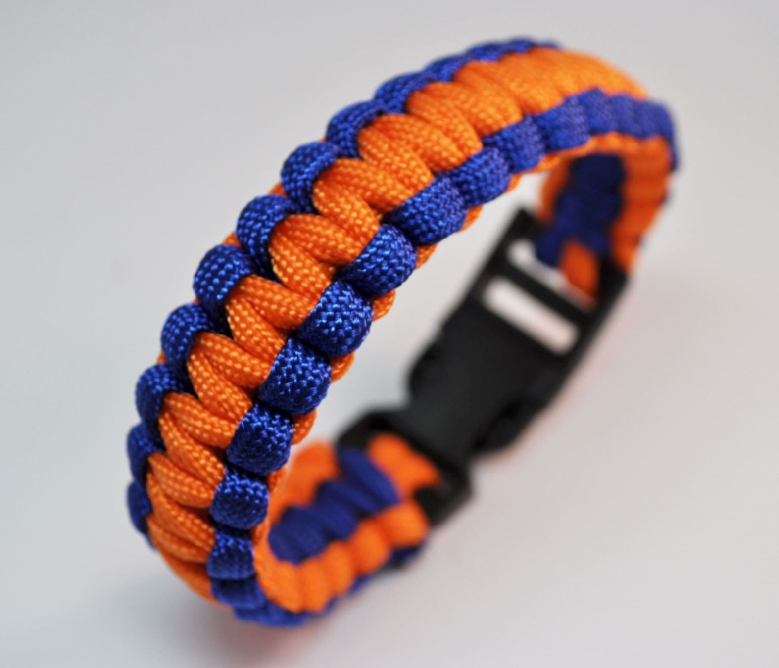 Bracciali & Braccialetti: Paracord Rettungsseil farbig – Nuovo e nell'imballaggio originale da Courlevon venduto da HotSaleandPrice