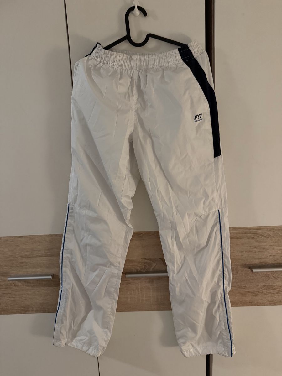 Pantaloni: Lightweight white windbreaker pants – Usato da Luzern venduto da ang_vgh6