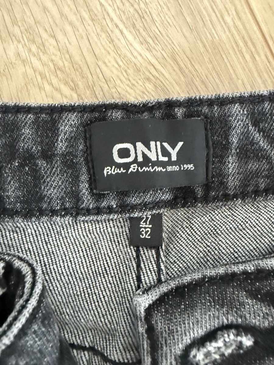 Bershka Lotti & Set di vestiti: Damen Jeans Bundle mit 6 Paar Jeans - Neu!  – Nuovo (secondo la descrizione) da Steffisburg venduto da tschakusei 2
