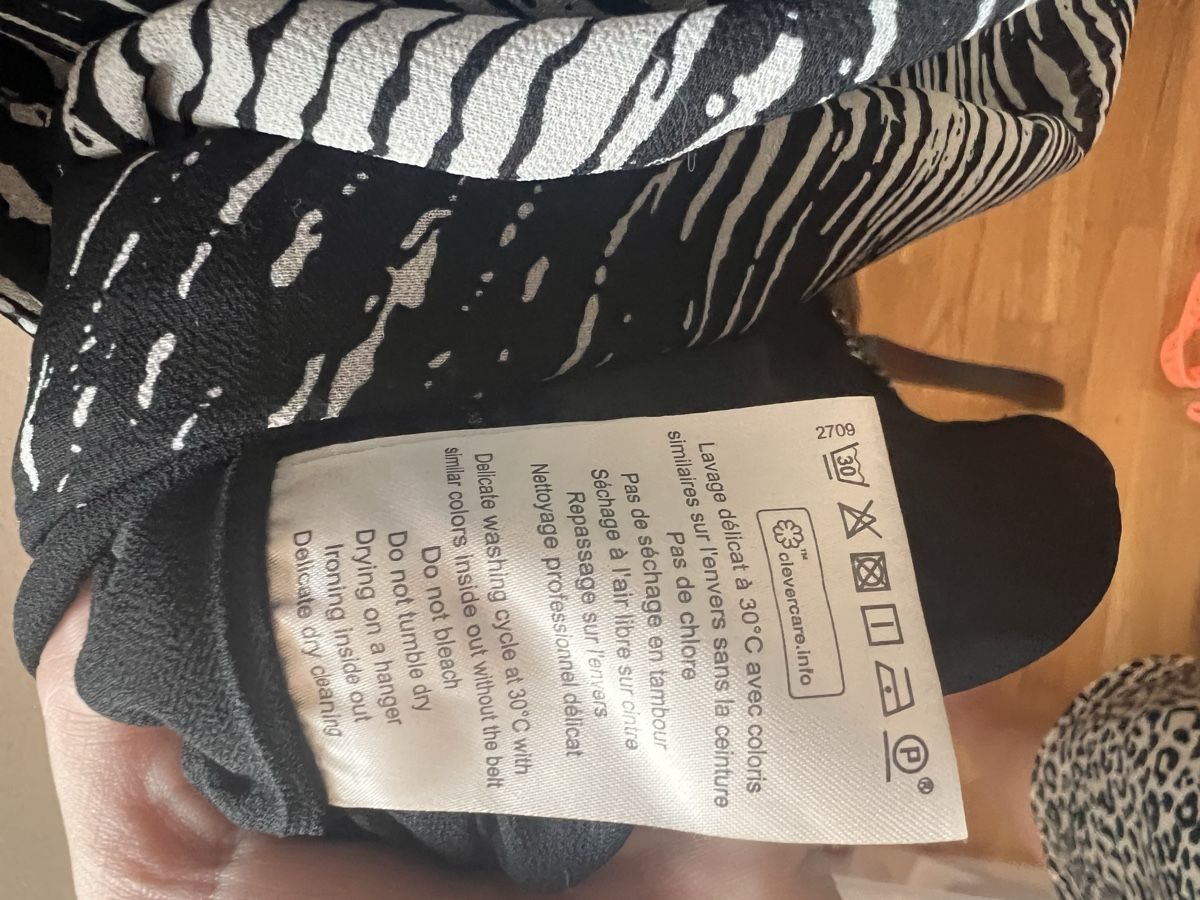 Robes: Robe noire et blanche imprimée  – D'occasion à Gland par choupon 4