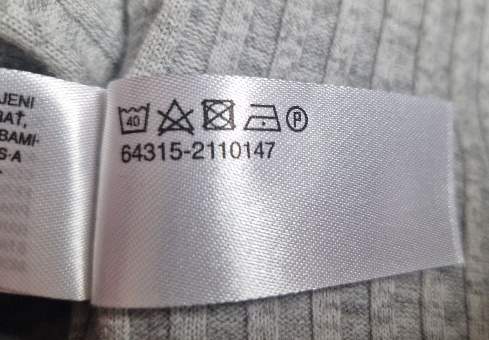 C&A Maglioni & Felpe: C&A Mädchen Pullover Grau Elegant Gr. 128 – Usato da Muri b. Bern venduto da rol_xtf8 4