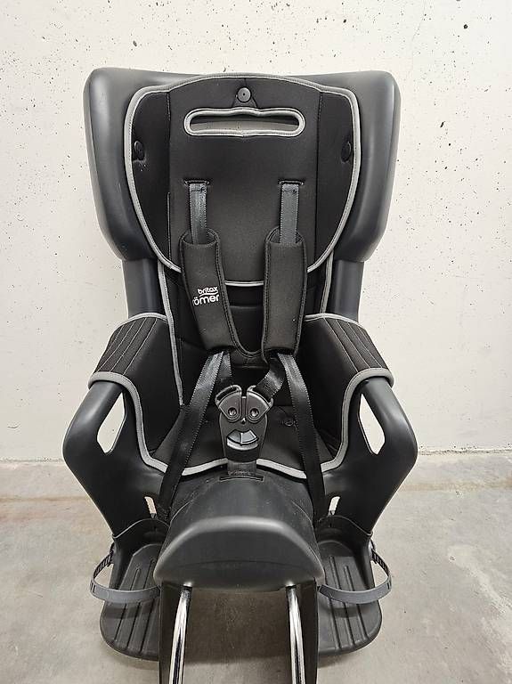Britax Römer Seggiolini per auto: Britax Römer Velo Kindersitz – Usato da Meilen venduto da iza_scz7