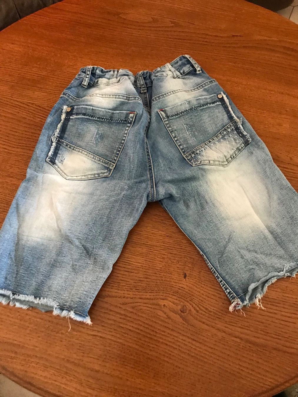 Pantalons: Bermuda jeans garçon – D'occasion à Montsevelier par ber_88db 1