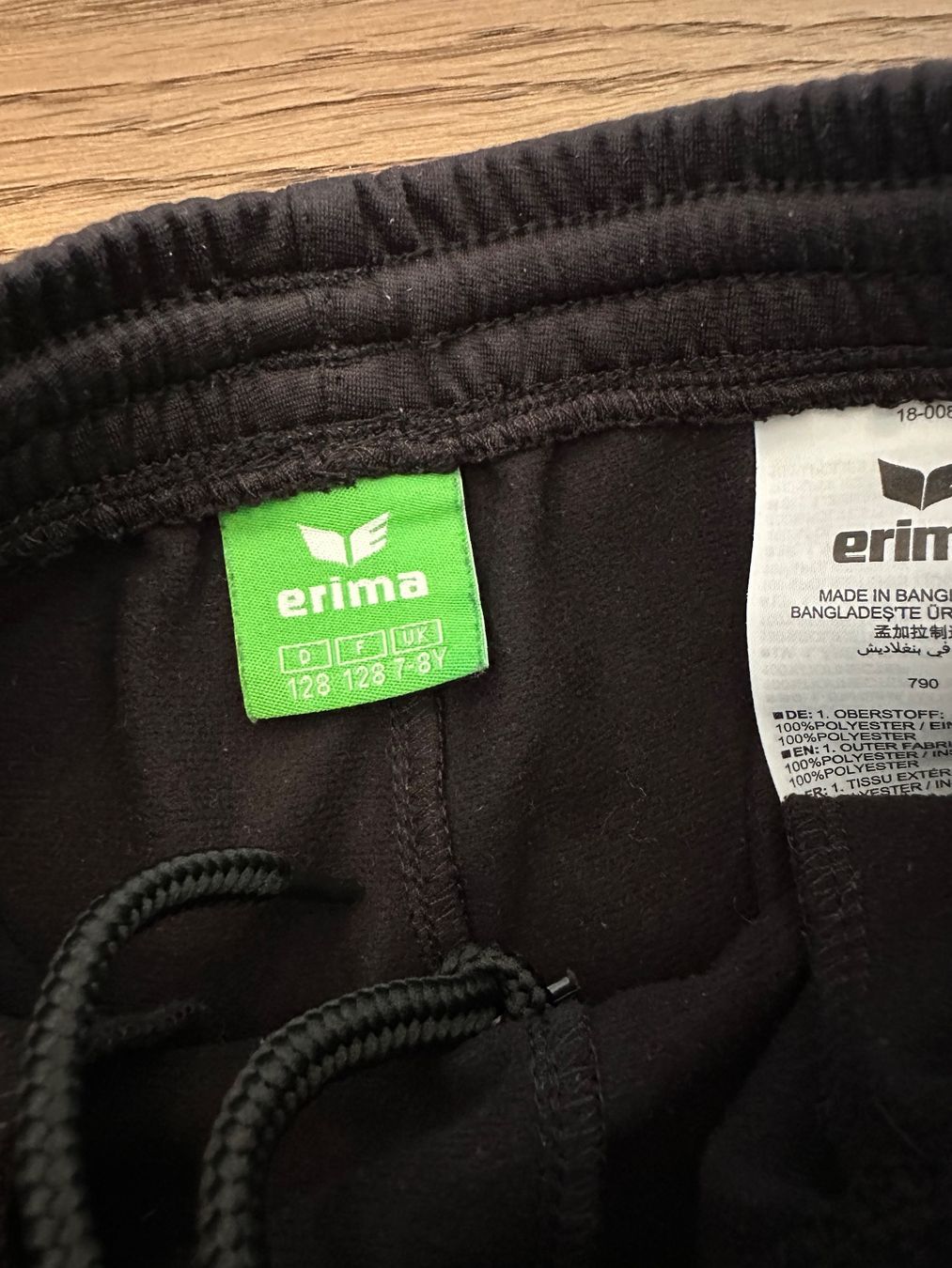 Pantaloni: Erima schwarze Sporthose Grösse 128 – Usato da Brunnen venduto da annitime 2