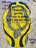 Bateau gonflable 286 cm  sur 152 cm (dégonflé)