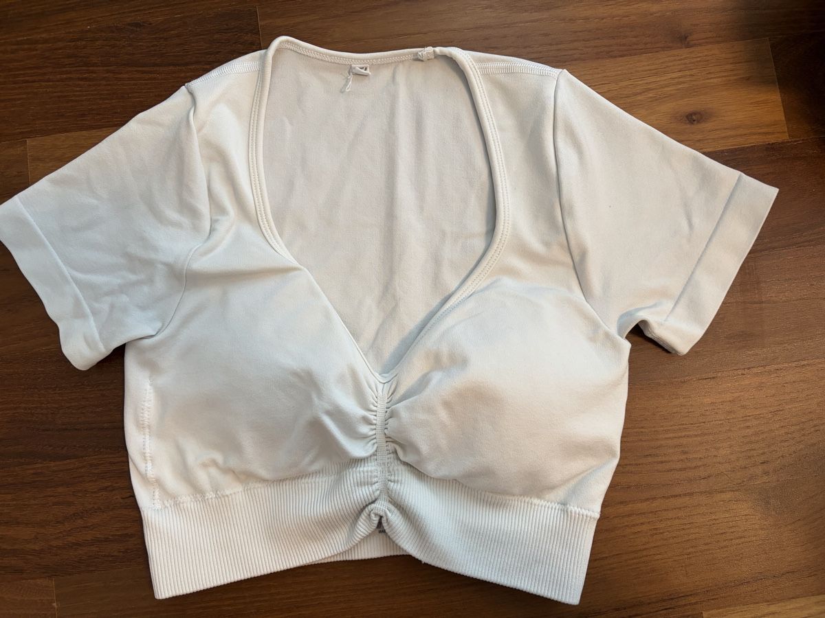 Top: Sport Top Teveo – Usato da Henau venduto da martina_1998