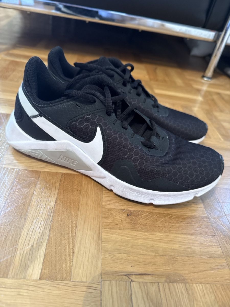 Nike Scarpe da uomo: Nike Legend Essential 2 Running Shoes – Usato da Zürich venduto da st8004