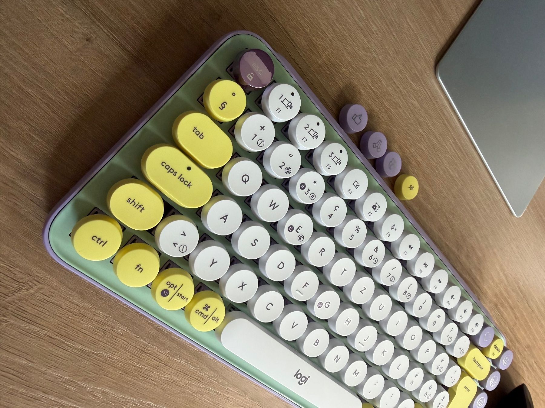 Logitech Tastaturen: Logitech Key Pop – Gebraucht aus Horgen von mar_d6l9 1
