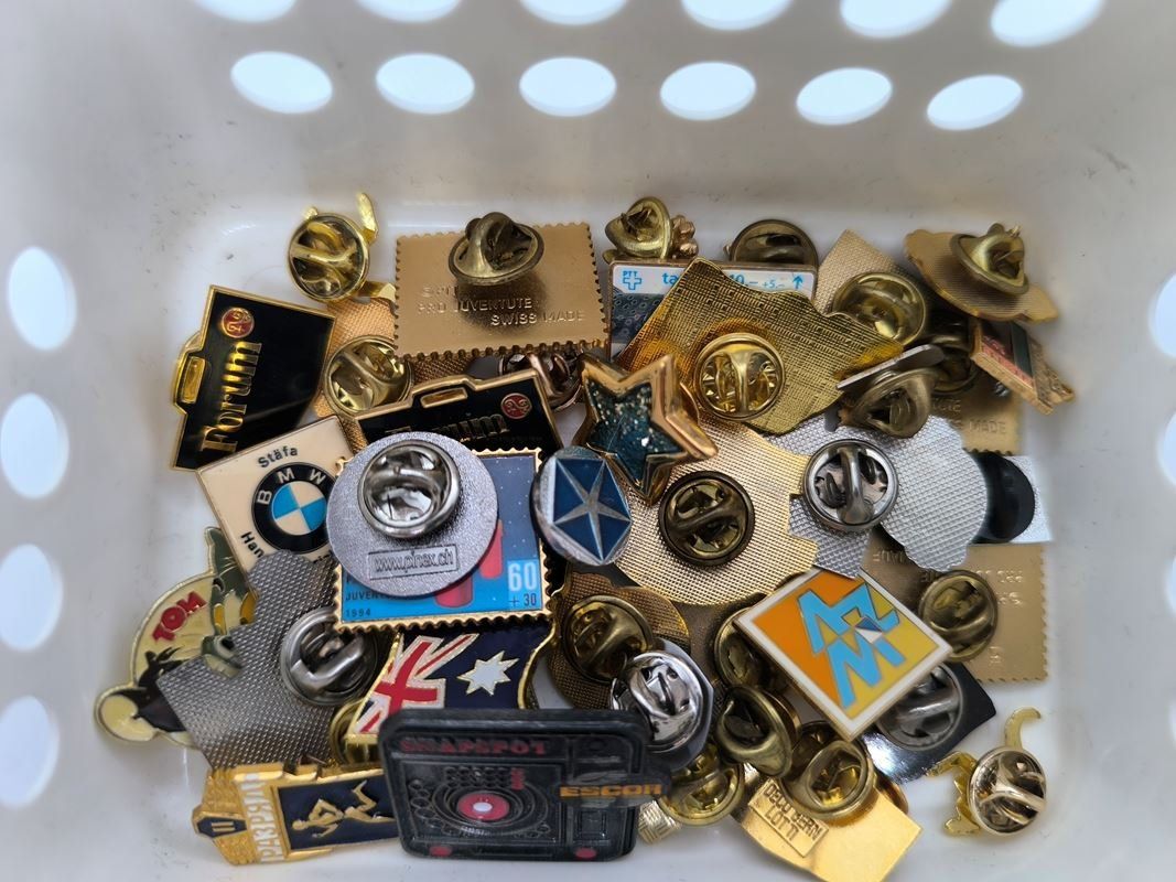 Placchette & Badge: Lot Pin 40 Stück – Usato da Rüti ZH venduto da Restwert_Rueti_ZH 6
