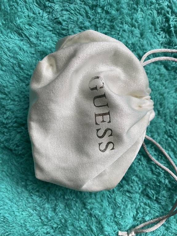 Guess Ohrringe & -stecker: Guess – Gebraucht aus Sion von Miaoumiaou77 1