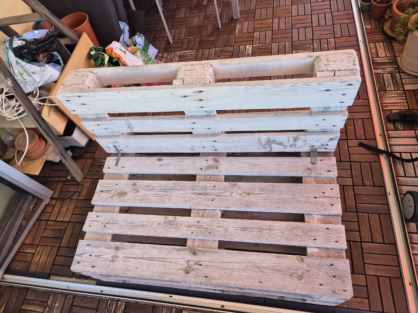 Pallets: Palettenlounge mit Kissen – Usato da Winterthur venduto da jae_gd9m 1