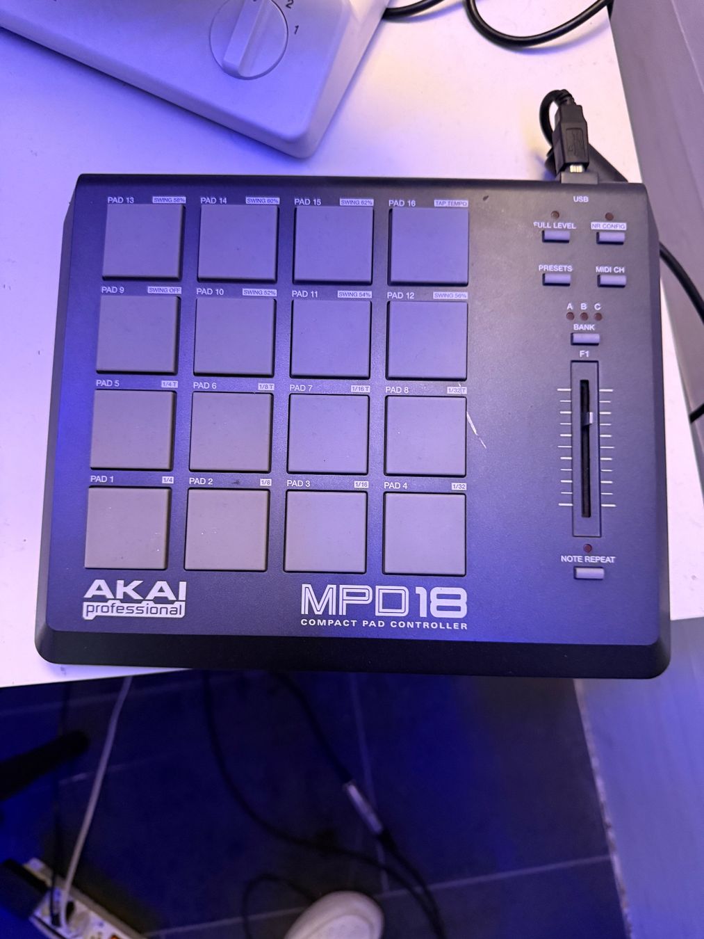 Akai Strumenti musicali: Akai Mpd gebraucht Funktionsfähig – Usato da Wollerau venduto da kre_8jbk 1