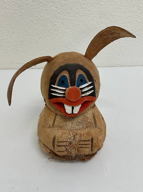 Tutte le decorazioni: Handgeschnitzte Kokosnuss Hasenfiguren aus Holz – Usato da Obernau venduto da Arche_Noah_Brocki 1
