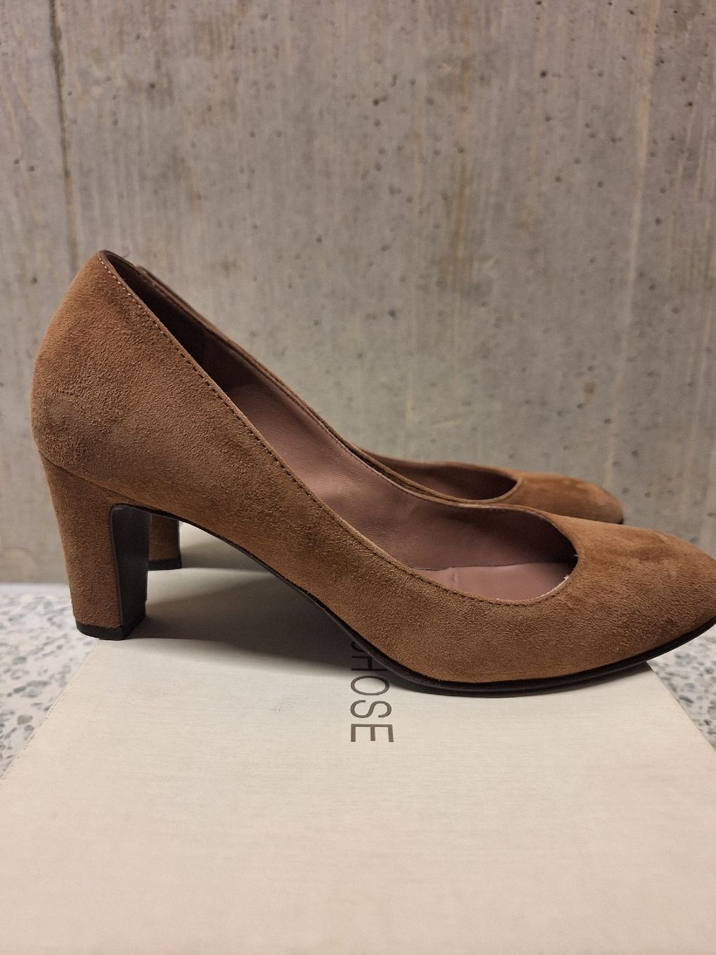 Scarpe da donna: Suede leather shoes – Usato da Cham venduto da Drukkerij