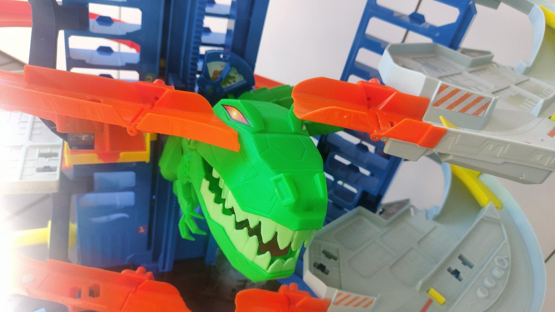 Hot Wheels Jouets: Hot Wheels Parkgarage mit T-Rex-Angriff – D'occasion à Dietikon par mic_5rjw 3