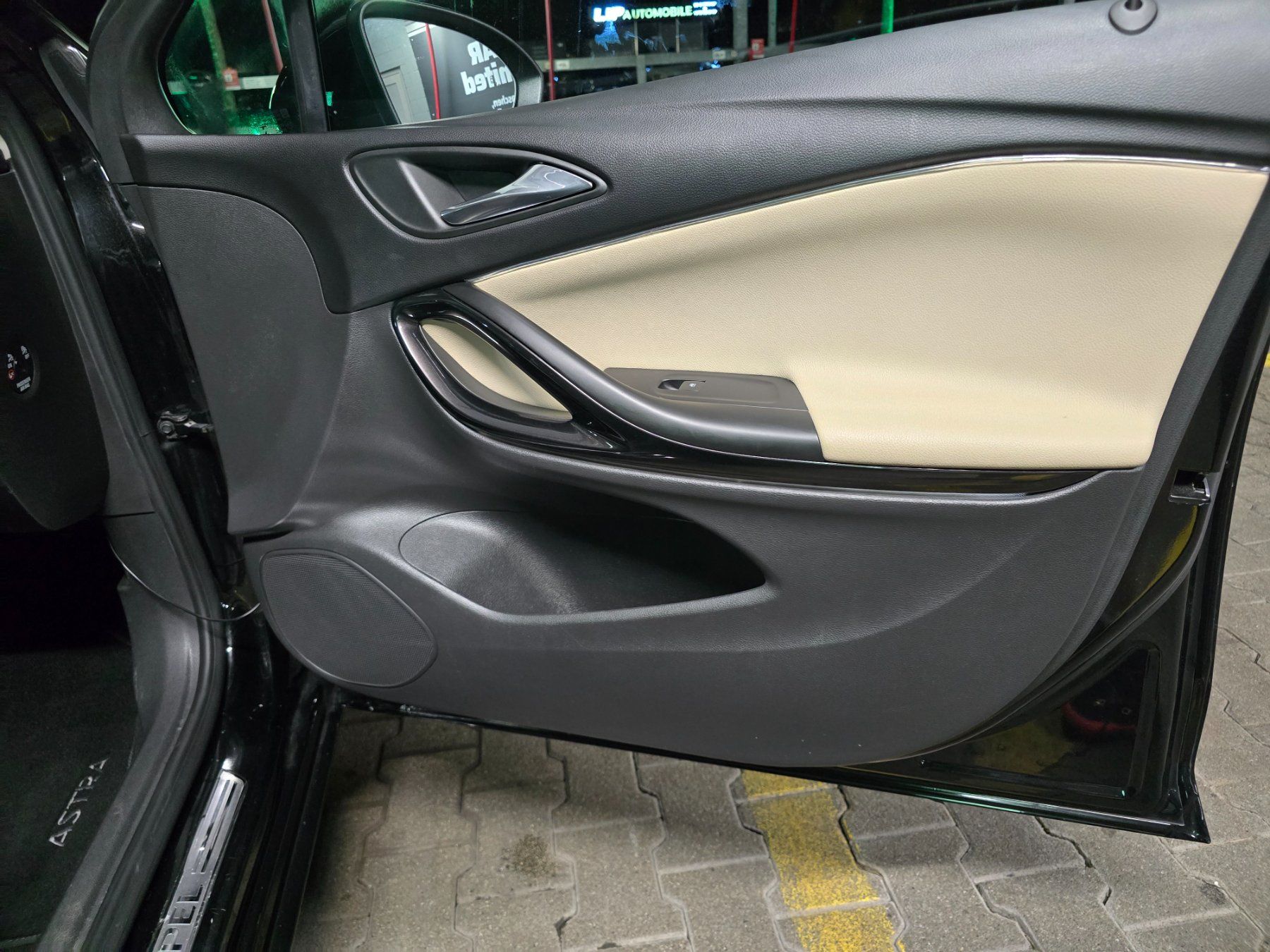 Opel Automobili: Opel Astra 1.6Turbo Excellence 2017 – Usato da Zug venduto da IM9 3