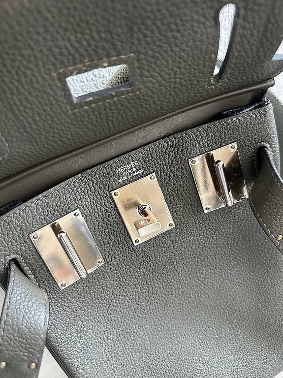 Hermès Taschen: Hermès Kelly Messenger, Grau, Neuwertig – Neu (gemäss Beschreibung) aus Lugano von dim_kyv9 2