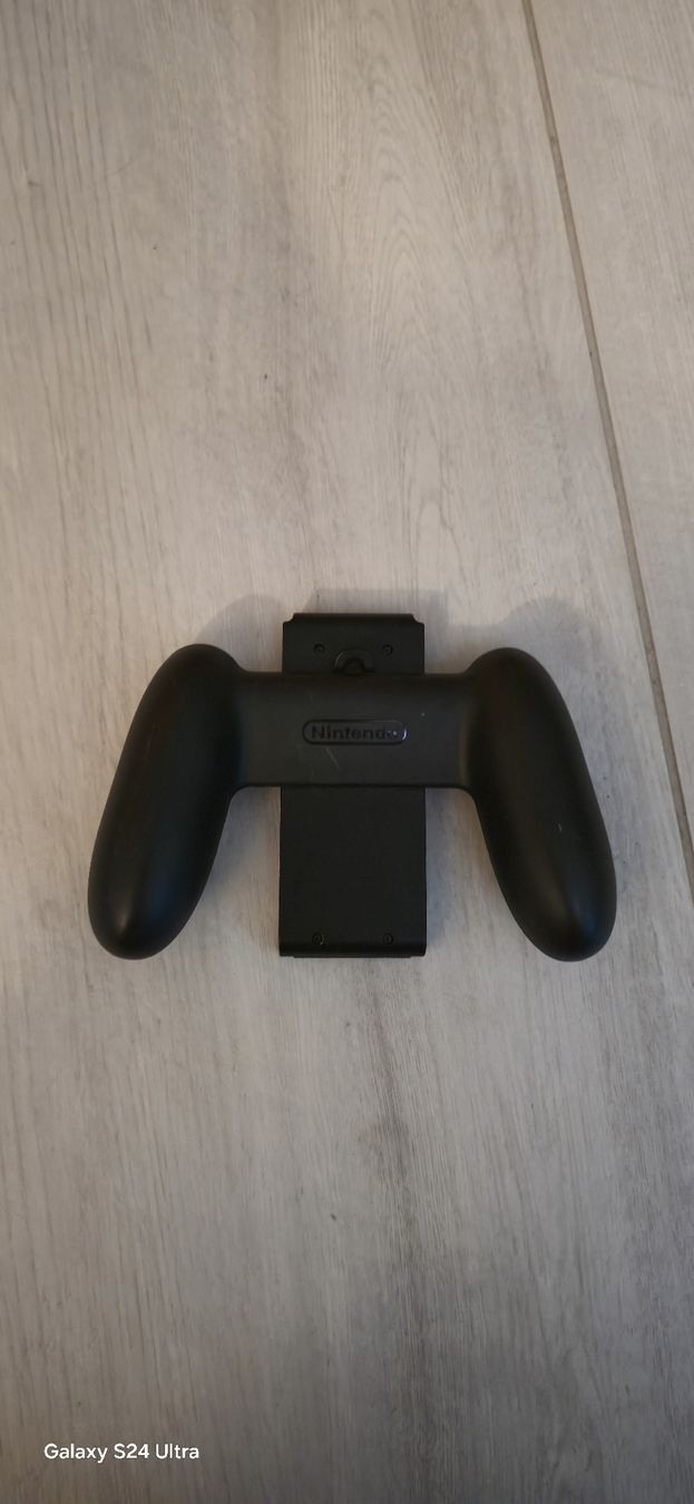Nintendo Console: Nintendo Switch OLED+zelda pro Controller und noch ein Spiel – Usato da Trachslau venduto da ek40 4