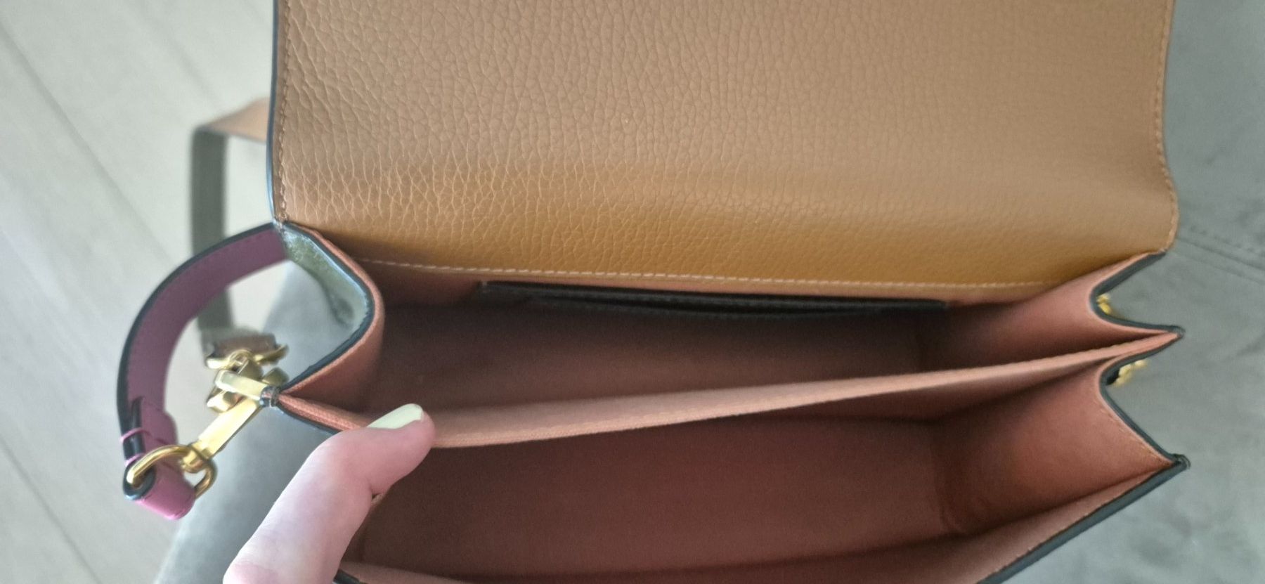 Hogan Borse da donna: Original Hogan Handtasche, hellbraun, neuwertig! – Usato da Würenlos venduto da voe_c27t 2