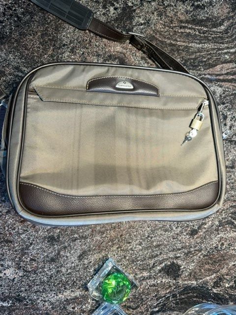 Samsonite Borse: Samsonite Laptoptasche Aktentasche – Nuovo (secondo la descrizione) da Rorschach venduto da Miki-Mini 5