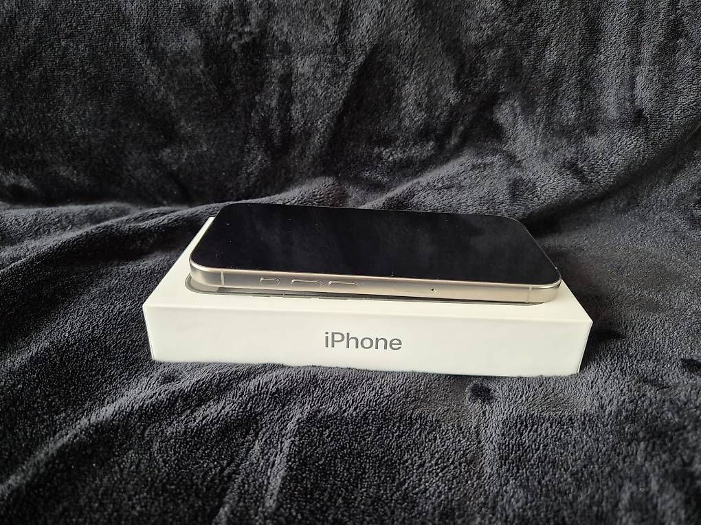 Portables: iPhone 16 Pro / 256GB / Titanium  – D'occasion à Beinwil am See par nik_jali0803