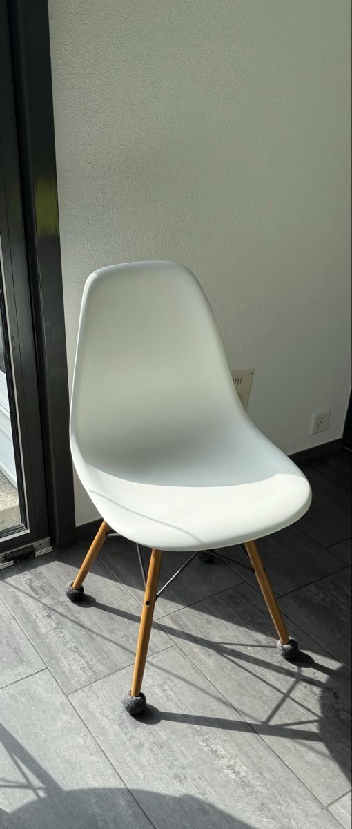 Vitra Stühle: Chaise Vitra blanche – Gebraucht aus Kleinbösingen von kal_gjd6
