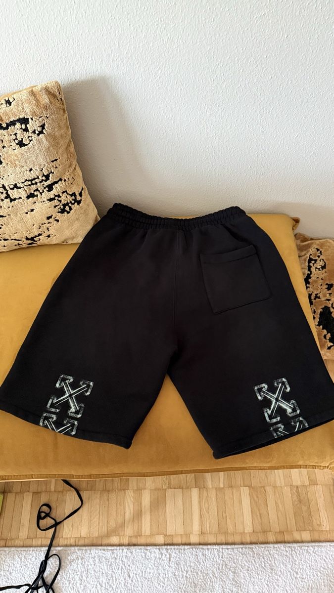 Off-White Hosen: Off White, Shirts  – Neu (gemäss Beschreibung) aus Zufikon von why_v729