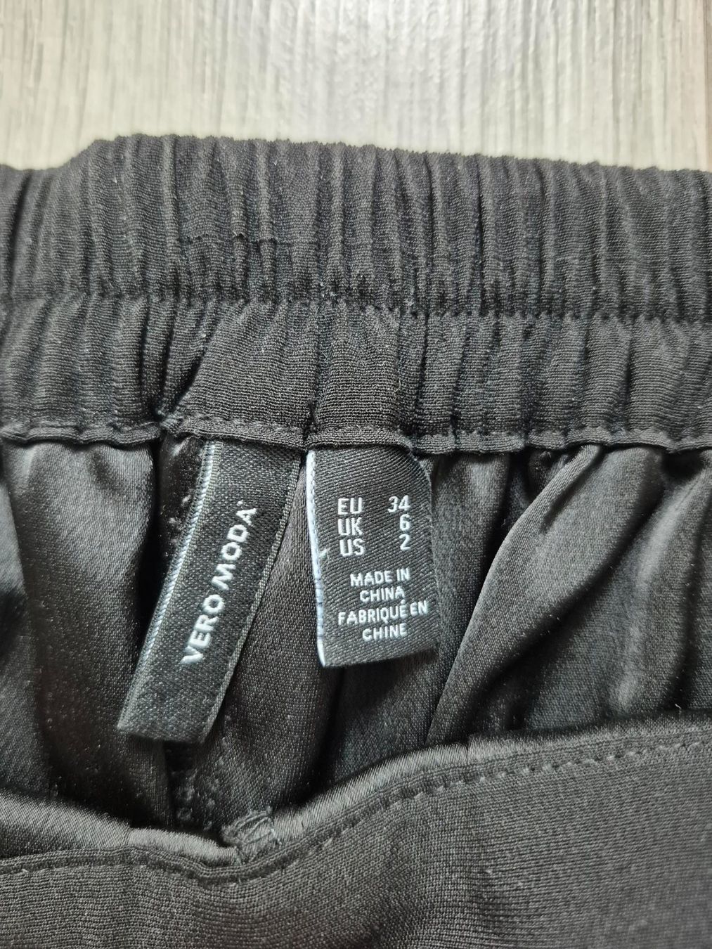 Vero Moda Pantaloni: Vero Moda - Schwarze Culotte Grösse 34 – Usato da Oberdorf NW venduto da Raf. 1