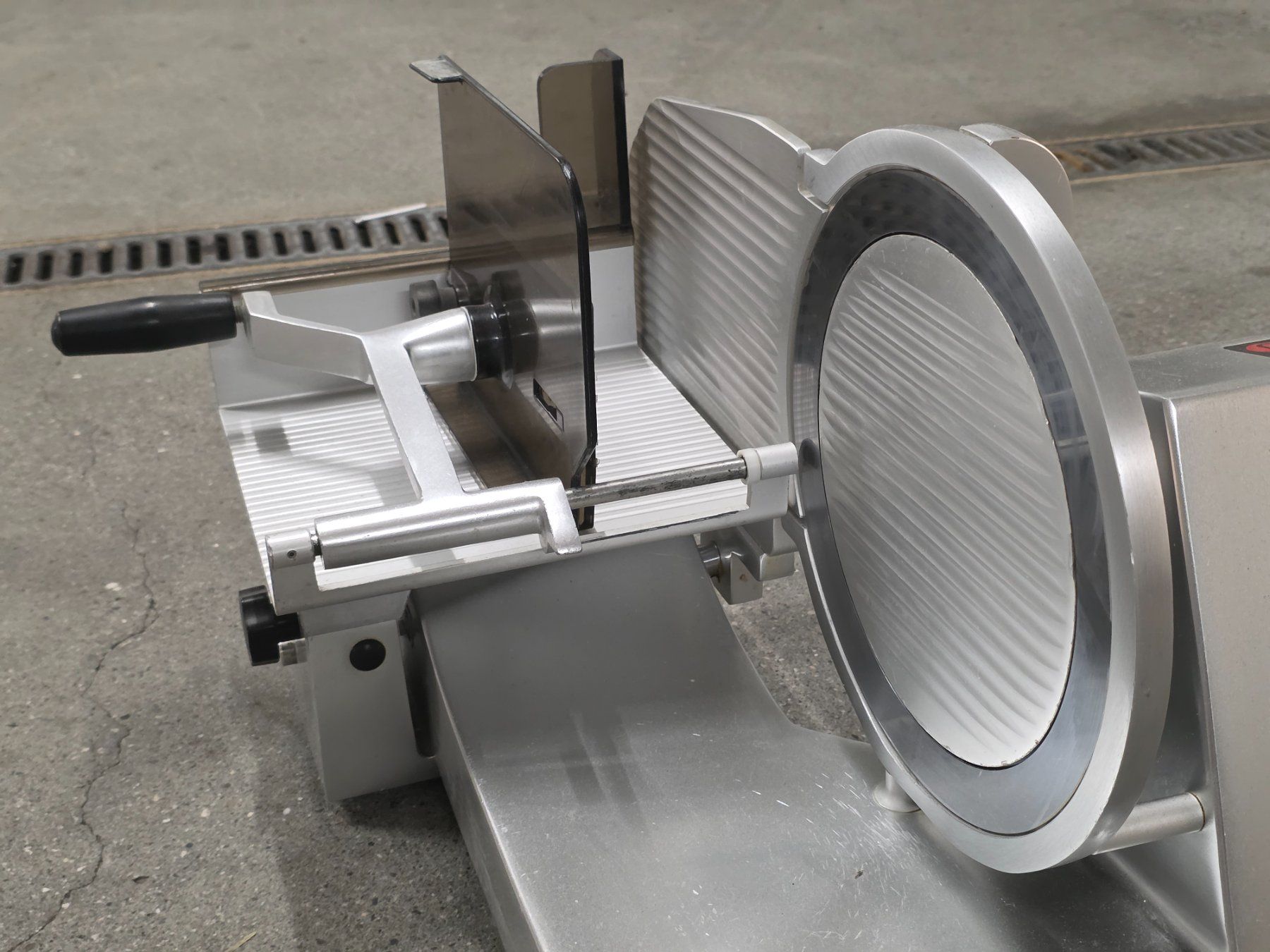 Elettrodomestici da cucina: Professionelle Schneidemaschine Hofmann Type A 2700 – Usato da Badäl venduto da RYzeR9980X4D 6