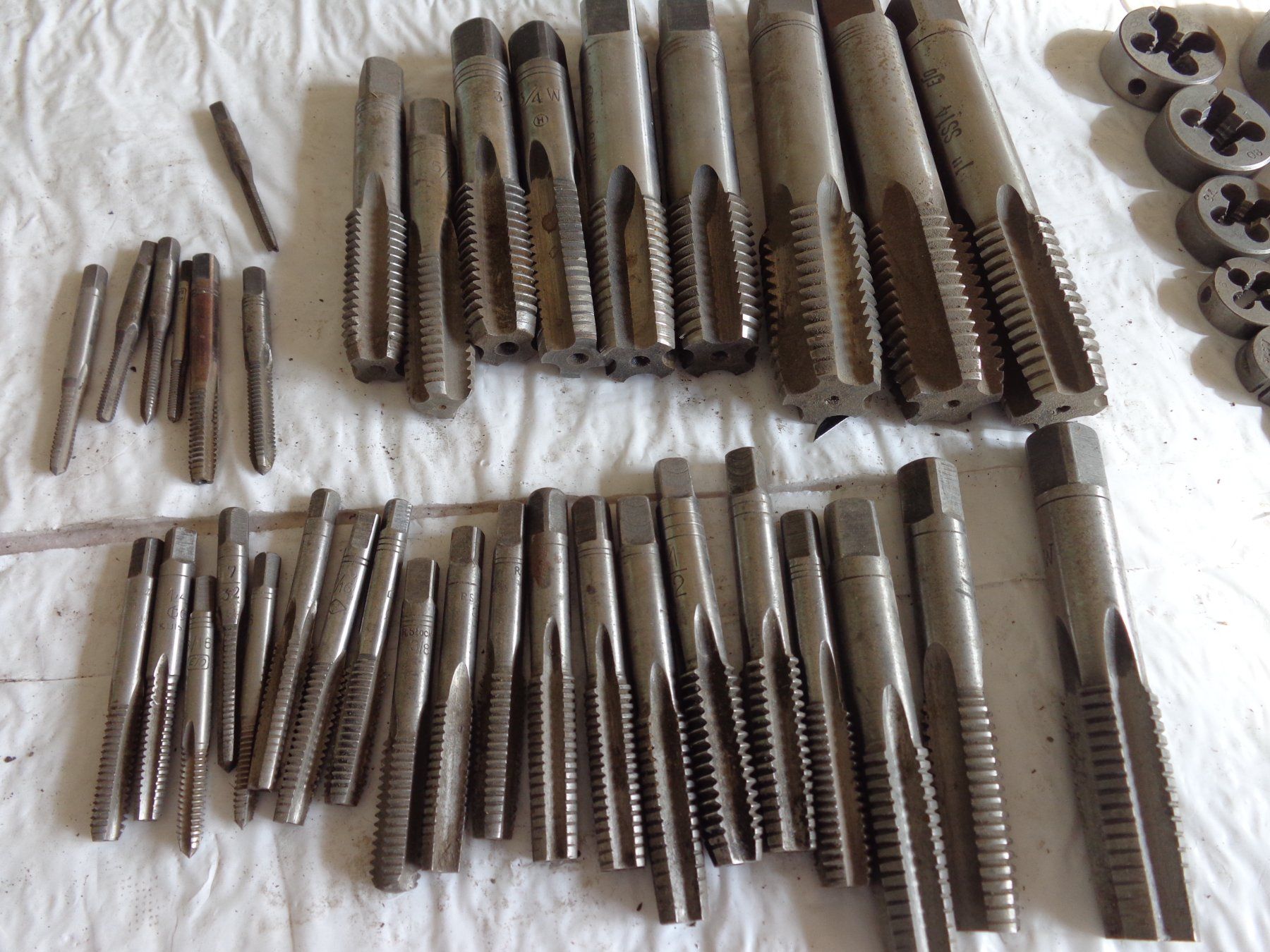 Tous les outils: 3 .Gewindeschneideset Gross Diverse Einsätze – D'occasion à Liestal par Gecko16 5