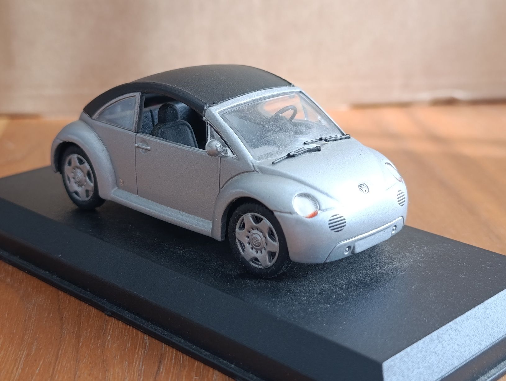 Volkswagen Modellautos: VW New Beetle Concept 1:43 Käfer – Gebraucht aus Untervaz von Pescante