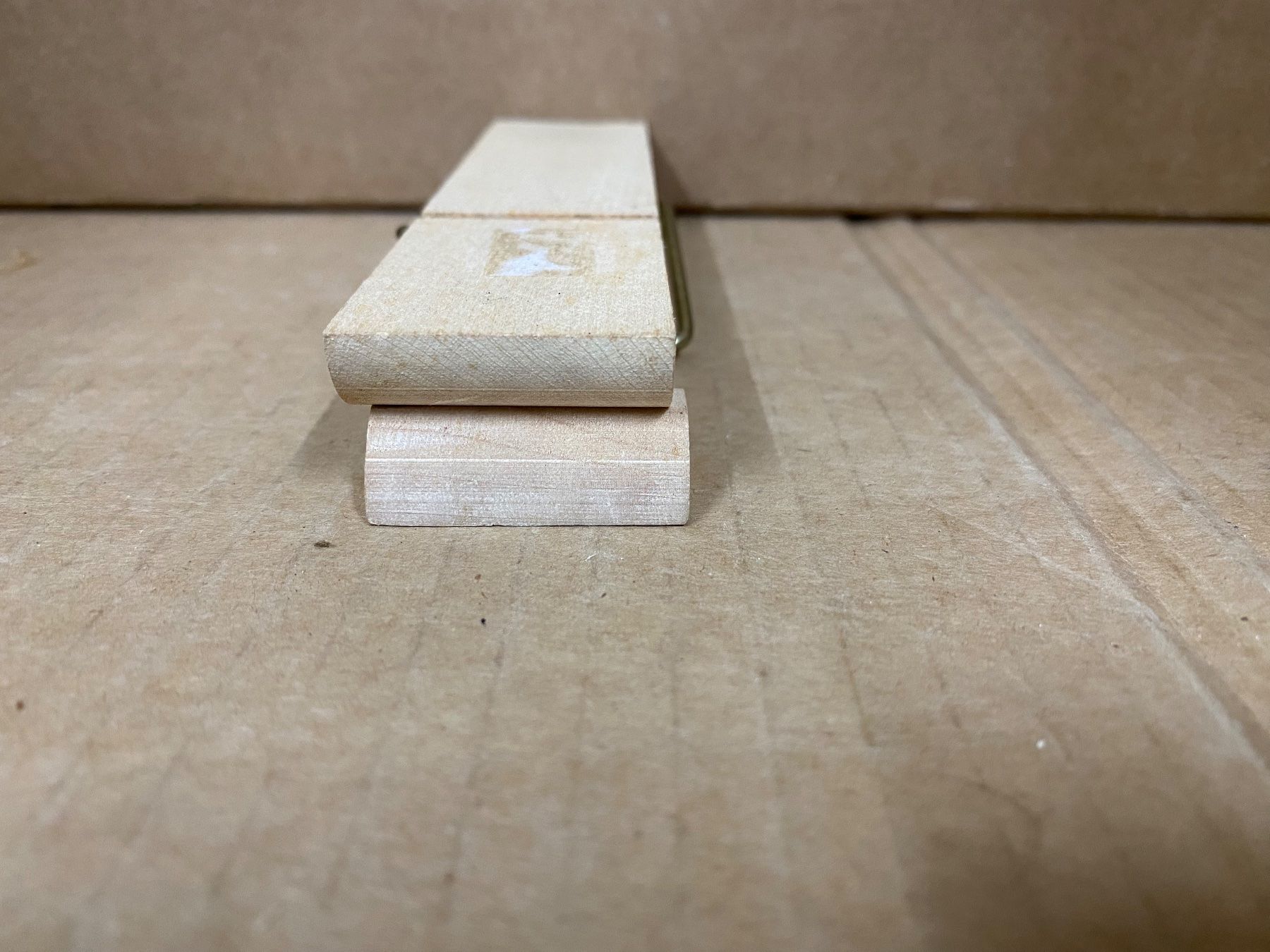 Articoli in legno: Holzklammer gross – Nuovo (secondo la descrizione) da Eschlikon TG venduto da ArtRec 2