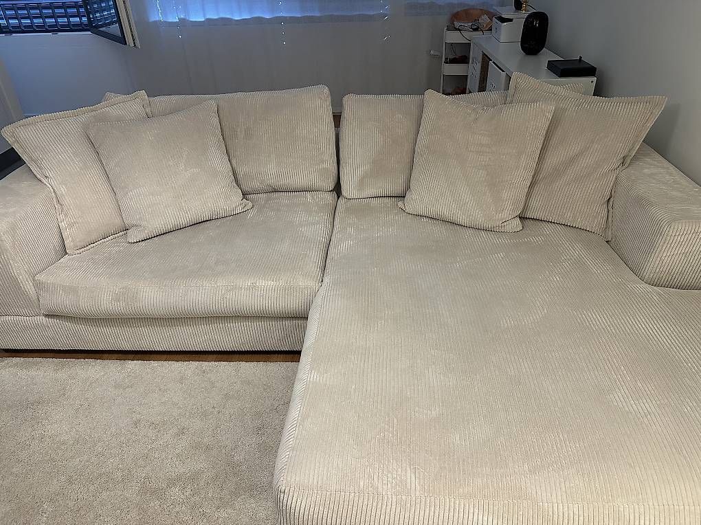 Conforama Divani: Canapé d'angle velours beige – Usato da Genève venduto da anj_9y2p 1