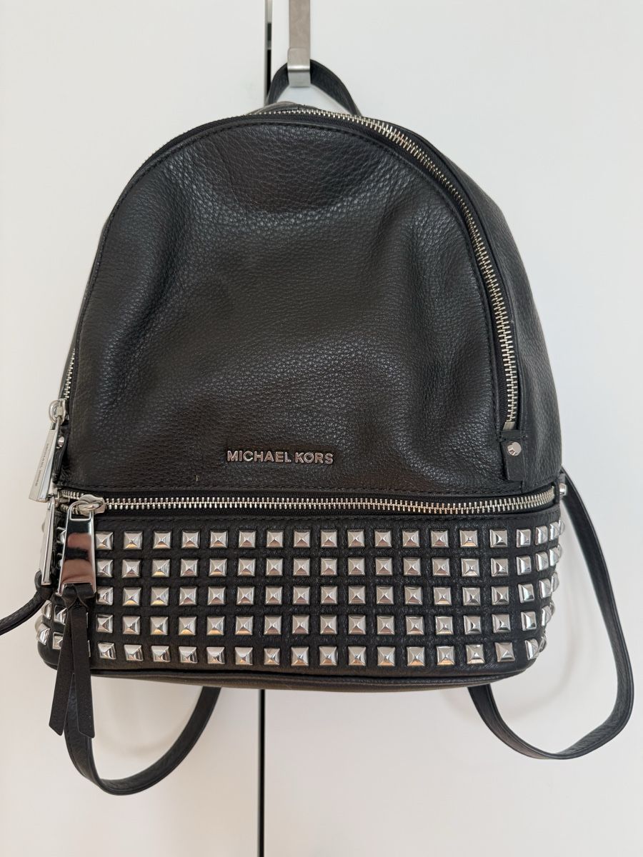 Michael Kors Zaini: Michael Kors Rucksack schwarz mit Metall Elementen – Usato da Eglisau venduto da Nic1906