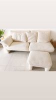 Divano moderno color panna con i cuscini compresi