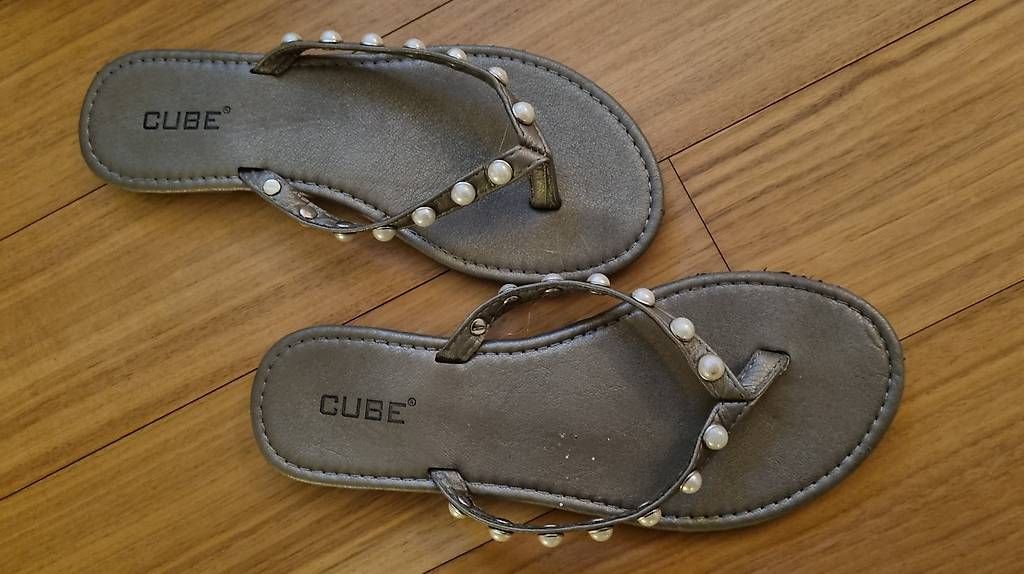 Scarpe da donna: Gr.37: Puma Sneaker,Trekking-Schuh, Perlen-Flipflop, Sandale – Usato da St. Gallen venduto da Libelle99 1