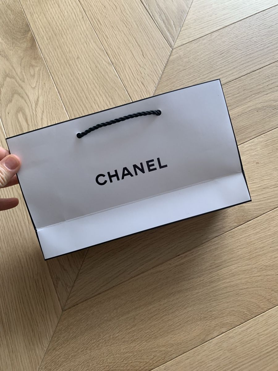 Chanel Borse da donna: Chanel white paper bag – Nuovo (secondo la descrizione) da Zürich venduto da Angela_Fashion_Lover