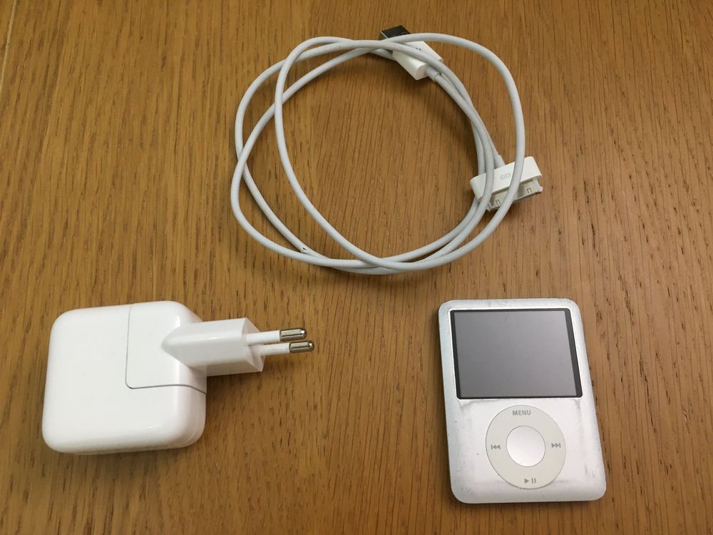 iPod nano 3, Silber, 4GB, funktionstüchtig am Strom (Gebraucht) in ...