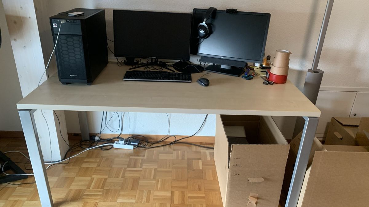 Scrivanie: Office Tisch (ohne PCs!!!) – Usato da Unterentfelden venduto da juiceteen