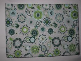 Baumwollstoff hellgrau & grüne Paisley Mandala